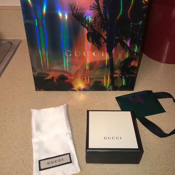 Gucci Earrings Authentic with box OFFERS ACCEPTED - Picture 3 of 3